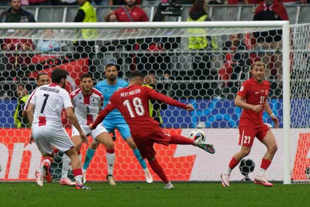 Sport Bilder des Tages Mert Muldur of Turkey scores a goal of 1-0 during UEFA EURO, EM, Europameisterschaft,Fussball 2024 - Turkiye vs Georgia, UEFA European Football Championship in Dortmund, Germany, June 18 2024  Copyright: xEmmanuelexMastrodonato IPAxSportx xx IPA_47249635 IPA_Agency_IPA47249635