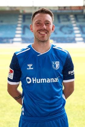 Connor Krempicki (1. FC Magdeburg,13) - 2. Fußball Bundesliga Saison 2024-2025 Fototermin 1. FC Magdeburg mit Neuzugänge und Mannschaft im neuen Heimtrikot in der AVNET Arena in Magdeburg - Fußball,Mann,Männer,Deutschland,18.06.2024