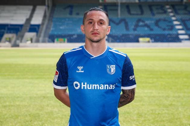 Baris Atik (1. FC Magdeburg,23) - 2. Fußball Bundesliga Saison 2024-2025 Fototermin 1. FC Magdeburg mit Neuzugänge und Mannschaft im neuen Heimtrikot in der AVNET Arena in Magdeburg - Fußball,Mann,Männer,Deutschland,18.06.2024