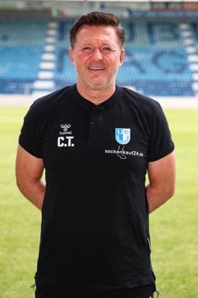 Trainer Christian Titz (1. FC Magdeburg) - 2. Fußball Bundesliga Saison 2024-2025 Fototermin 1. FC Magdeburg mit Neuzugänge und Mannschaft im neuen Heimtrikot in der AVNET Arena in Magdeburg - Fußball,Mann,Männer,Deutschland,18.06.2024
