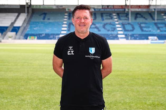 Trainer Christian Titz (1. FC Magdeburg) - 2. Fußball Bundesliga Saison 2024-2025 Fototermin 1. FC Magdeburg mit Neuzugänge und Mannschaft im neuen Heimtrikot in der AVNET Arena in Magdeburg - Fußball,Mann,Männer,Deutschland,18.06.2024
