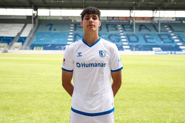 Torwart Robert Kampa (1. FC Magdeburg,40) - 2. Fußball Bundesliga Saison 2024-2025 Fototermin 1. FC Magdeburg mit Neuzugänge und Mannschaft im neuen Heimtrikot in der AVNET Arena in Magdeburg - Fußball,Mann,Männer,Deutschland,18.06.2024