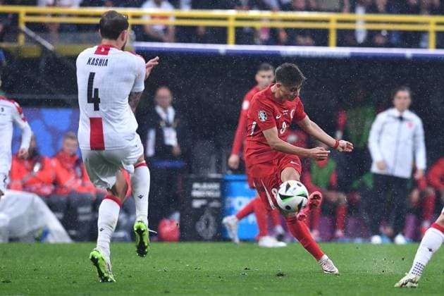 Fußball UEFA EURO, EM, Europameisterschaft,Fussball 2024 Gruppenphase 1. Spieltag Türkei - Georgien am 18.06.2024 im BVB Stadion Dortmund in Dortmund Torschuss Tor zum 2:1 durch Arda Güler ( Türkei )