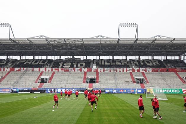 EURO 2024, Nationalteam Albanien, Training Albania Training Session: Group B - UEFA EURO, EM, Europameisterschaft,Fussball 2024 Players of Albania during Albanian National Football Team training session at Millerntor Stadium on June 18, 2024 in Hamburg, Germany. LukaxStanzl PIXSELL