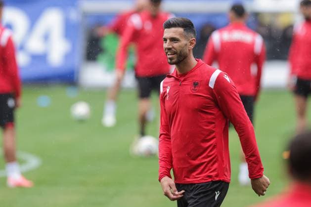 EURO 2024, Nationalteam Albanien, Training Albania Training Session: Group B - UEFA EURO, EM, Europameisterschaft,Fussball 2024 Klaus Gjasula of Albania during Albanian National Football Team training session at Millerntor Stadium on June 18, 2024 in Hamburg, Germany. LukaxStanzl PIXSELL
