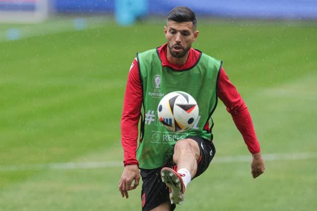 EURO 2024, Nationalteam Albanien, Training Albania Training Session: Group B - UEFA EURO, EM, Europameisterschaft,Fussball 2024 Klaus Gjasula of Albania during Albanian National Football Team training session at Millerntor Stadium on June 18, 2024 in Hamburg, Germany. LukaxStanzl PIXSELL