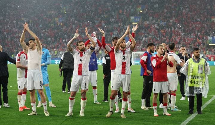 Georgia players applaud the fans at full time Turkiye v Georgia, UEFA European Championship, EM, Europameisterschaft 2024, Group F, Football, BVB Stadion, Dortmund, Germany, 18 Jun 2024 EDITORIAL USE ONLY No use with unauthorised audio, video, data, fixture lists, club league logos or live services. Online in-match use limited to 120 images, no video emulation. No use in betting, games or single club league player publications. Copyright: xPaulxCurrie Shutterstockx 14543470ee