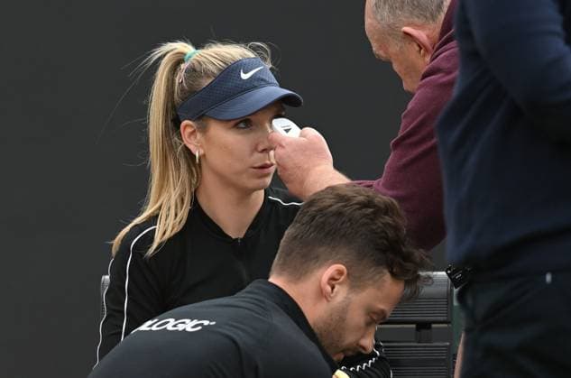 Sport Bilder des Tages Katie Boulter of Great Britain has her temperature taken by a member of the medical staff before retiring from her first round match due to illness Rothesay Classic Birmingham, Day 2, Tennis, Edgbaston Priory Club, Birmingham, UK - 18 June 2024  Copyright: xAnnaxGowthorpe Shutterstockx 14543313ch