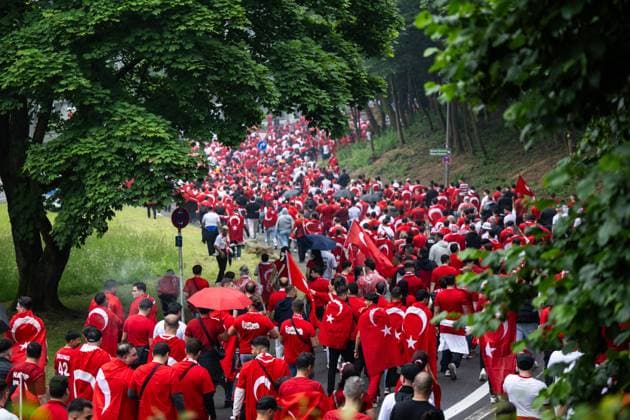 EURO 2024, Nationalteam Türkei, Fanmarsch zum Stadion in Dortmund Turkiye v Georgia: Group F - UEFA EURO, EM, Europameisterschaft,Fussball 2024 Fans of Turkey are marching to the arena prior to the match UEFA EURO 2024 group stage match between Turkiye and Georgia at Football Stadium Dortmund on June 18, 2024 in Dortmund, Germany. Dortmund Germany  Copyright: xHeshamxElsherifx originalFilename:elsherif-notitle240618_np3gd.jpg