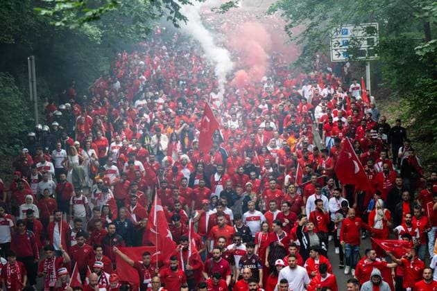 EURO 2024, Nationalteam Türkei, Fanmarsch zum Stadion in Dortmund Turkiye v Georgia: Group F - UEFA EURO, EM, Europameisterschaft,Fussball 2024 Fans of Turkey are marching to the arena prior to the match UEFA EURO 2024 group stage match between Turkiye and Georgia at Football Stadium Dortmund on June 18, 2024 in Dortmund, Germany. Dortmund Germany  Copyright: xHeshamxElsherifx originalFilename:elsherif-notitle240618_npz5L.jpg