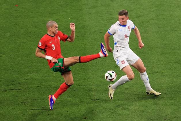 Football - UEFA EURO, EM, Europameisterschaft,Fussball 2024 - Group F - Portugal v Czech Republic 18th June 2024 - UEFA EURO 2024 - Group F - Portugal v Czech Republic - Pepe of Portugal and Lukas Provod of Czech Republic - Photo: Simon Stacpoole Offside. Leipzig Germany Copyright: xSimonxStacpoolexOffside