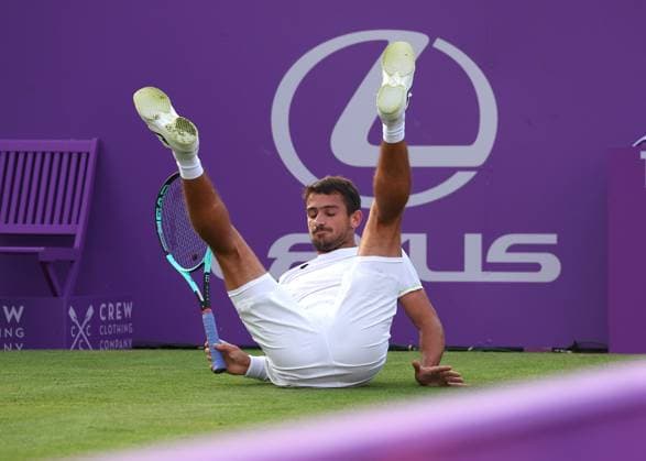 Sport Themen der Woche KW25 Sport Bilder des Tages 18th June 2024; Cinch Championships, Queens Club, West Kensington, London, England: Cinch Championships Queens Club, Day 2; Mariano Navone (ARG) slips and falls onto the court in his mens singles match against Jack Draper (GBR)  ActionPlus12656657 JohnxPatrickxFletcher