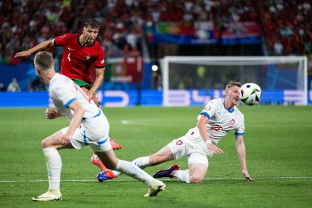240618 Ruben Dias of Portugal and Pavel Sulc of Czech Republic during the UEFA EURO, EM, Europameisterschaft,Fussball 2024 Football Championship match between Portugal and Czech Republic on June 18, 2024 in Leipzig. Photo: Mathias Bergeld BILDBYRAN kod MB MB0938 fotboll football soccer fotball fotbolls-em europamästerskap em uefa euro uefa european football championship euro 2024 portugal tjeckien czech republic bbeng Copyright: MATHIASxBERGELD BB240618MB076