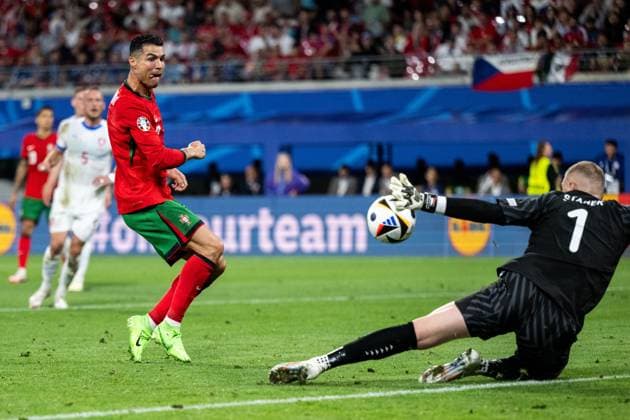 240618 Cristiano Ronaldo of Portugal and goalkeeper Jindfich Stanek of Czech Republic during the UEFA EURO, EM, Europameisterschaft,Fussball 2024 Football Championship match between Portugal and Czech Republic on June 18, 2024 in Leipzig. Photo: Mathias Bergeld BILDBYRAN kod MB MB0938 fotboll football soccer fotball fotbolls-em europamästerskap em uefa euro uefa european football championship euro 2024 portugal tjeckien czech republic bbeng Copyright: MATHIASxBERGELD BB240618MB081