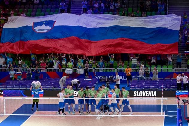 Ljubljana, Slovenia, June 18st 2024: Team Slovenia before the FIVB Men s Volleyball Nations League match between Slovenia and Argentina at Arena Stozice, Ljubljana, Slovenia. (Igor Kupljenik SPP) Copyright: xIgorxKupljenikx xSPPx spp-en-IgKuSp-IKO_0498