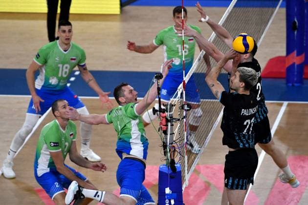 Ljubljana, Slovenia, June 18st 2024: Toncek Stern of Slovenia (CU) in action against Luciano Palonsky of Argentina (LU) during the FIVB Men s Volleyball Nations League match between Slovenia and Argentina at Arena Stozice, Ljubljana, Slovenia. (Natasa Kupljenik SPP) Copyright: xNatasaxKupljenikx xSPPx spp-en-NaKuSp-NNP_2860