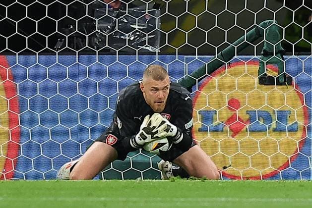 Portugal - Tschechien UEFA EURO, EM, Europameisterschaft,Fussball 2024 Leipzig, 18.06.2024, Leipzig Stadium, UEFA EURO 2024 Germany , Gr. F Vorrunde , PORTUGAL vs. TSCHECHIEN , Im Bild: Torwart Jindrich Stanek (1, Tschechien)