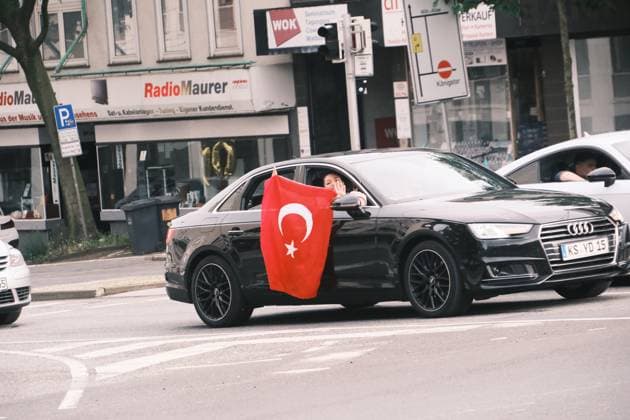 18.06.2024 Kassel Fußball-Europameisterschaft 2024 - UEFA EURO, EM, Europameisterschaft,Fussball 2024 Nach dem Sieg der türkischen EM-Mannschaft über Georgien feiern türkische Fans in Kassel