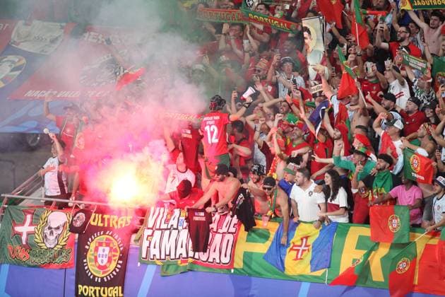 Leipzig, Sachsen-Anhalt, Deutschland, 18.06.2024: Red-Bull-Arena: Fußball-EM 2024, Gruppe F, Portugal - Tschechien: Rauschwaden über dem portugiesischem Fanblock Copyright: xdtsxNachrichtenagenturx dts_40681