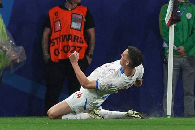 Lukas Provod of Czechia celebrates scoring the goal for their side with their teammates to make it 1-0 Portugal v Czechia, UEFA European Championship, EM, Europameisterschaft 2024, Group F, Football, Leipzig Stadium, Leipzig, Germany, 18 Jun 2024 EDITORIAL USE ONLY No use with unauthorised audio, video, data, fixture lists, club league logos or live services. Online in-match use limited to 120 images, no video emulation. No use in betting, games or single club league player publications. Copyright: xMattxWest Shutterstockx 14543474bt