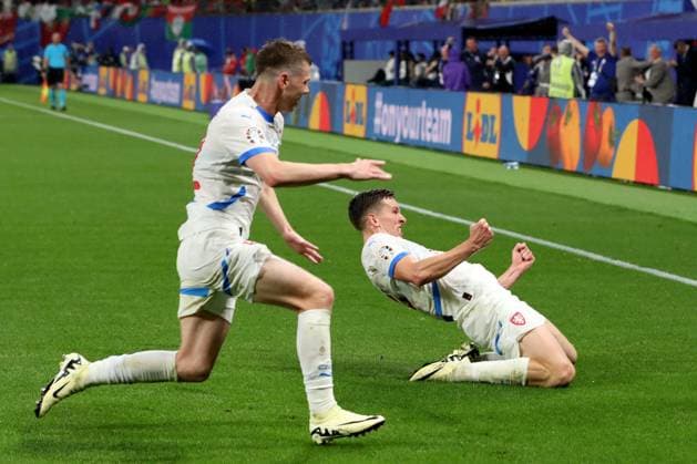 18.06.2024, xtgx, Fussball EM 2024, Portugal - Tschechien emspor, v.l. Torjubel nach dem Tor zum celebrating the goal celebrate 0: durch Lukas Provod (Tschechien) (DFL DFB REGULATIONS PROHIBIT ANY USE OF PHOTOGRAPHS as IMAGE SEQUENCES and or QUASI-VIDEO) Leipzig