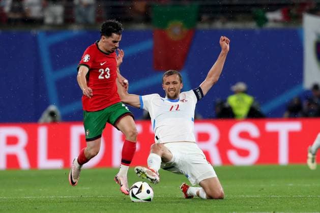 18.06.2024, xtgx, Fussball EM 2024, Portugal - Tschechien emspor, v.l. Vitor Machado Ferreira Vitinha (Portugal) Tomas Soucek (Tschechien) Zweikampf, Aktion, action, battle for the ball (DFL DFB REGULATIONS PROHIBIT ANY USE OF PHOTOGRAPHS as IMAGE SEQUENCES and or QUASI-VIDEO) Leipzig