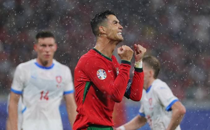 Cristiano Ronaldo enttäuscht nach vergebener Torchance Enttäuschung Fußball Fussball Europameisterschaft Euro 2024 EM Herren Saison 2023 2024 18.06.2024 Portugal POR vs. Tschechien CZE in Leipzig DFL regulations prohibit any use of photographs as image sequences and or quasi-video.