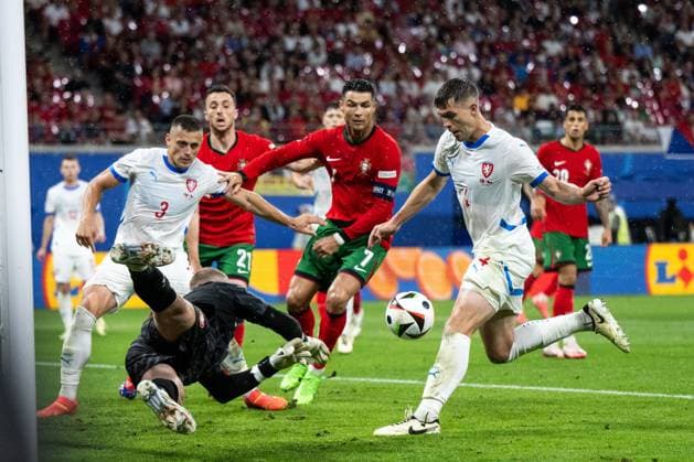 240618 Goalkeeper Jindfich Stanek and Robin Hranac of Czech Republic during the UEFA EURO, EM, Europameisterschaft,Fussball 2024 Football Championship match between Portugal and Czech Republic on June 18, 2024 in Leipzig. Photo: Mathias Bergeld BILDBYRAN kod MB MB0938 fotboll football soccer fotball fotbolls-em europamästerskap em uefa euro uefa european football championship euro 2024 portugal tjeckien czech republic bbeng Copyright: MATHIASxBERGELD BB240618MB114
