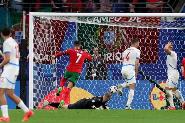 18.06.2024, xtgx, Fussball EM 2024, Portugal - Tschechien emspor, v.l. Robin Hranac (Tschechien) Eigentor zum 1:1 Jindrich Stanek (Tschechien) Cristiano Ronaldo (Portugal) (DFL DFB REGULATIONS PROHIBIT ANY USE OF PHOTOGRAPHS as IMAGE SEQUENCES and or QUASI-VIDEO) Leipzig
