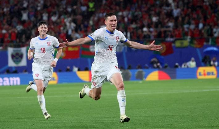 Portugal - Tschechien UEFA EURO, EM, Europameisterschaft,Fussball 2024 Leipzig, 18.06.2024, Leipzig Stadium, UEFA EURO 2024 Germany , Gr. F Vorrunde , PORTUGAL vs. TSCHECHIEN , Tor für Tschechien zum 0:1. Im Bild: Torschütze Lukas Provod (14, Tschechien), Torjubel ,