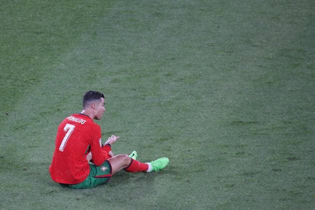 Leipzig, Sachsen-Anhalt, Deutschland, 18.06.2024: Red-Bull-Arena: Fußball-EM 2024, Gruppe F, Portugal - Tschechien: Cristiano Ronaldo sitzt auf dem Spielfeld Copyright: xdtsxNachrichtenagenturx dts_40677