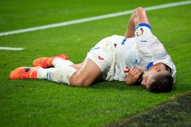 240618 Tomas Holes of Czech Republic in pain during the UEFA EURO, EM, Europameisterschaft,Fussball 2024 Football Championship match between Portugal and Czech Republic on June 18, 2024 in Leipzig. Photo: Mathias Bergeld BILDBYRAN kod MB MB0938 fotboll football soccer fotball fotbolls-em europamästerskap em uefa euro uefa european football championship euro 2024 portugal tjeckien czech republic bbeng skada Copyright: MATHIASxBERGELD BB240618MB121