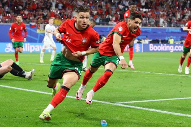 Portugal - Tschechien UEFA EURO, EM, Europameisterschaft,Fussball 2024 Leipzig, 18.06.2024, Leipzig Stadium, UEFA EURO 2024 Germany , Gr. F Vorrunde , PORTUGAL vs. TSCHECHIEN 2:1 (0:0) , Im Bild: Tor für Portugal, Torjubel nach dem 2:1, Torschütze Francisco Conceicao (26, Portugal)