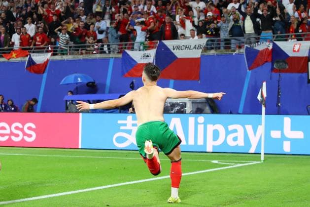Portugal - Tschechien UEFA EURO, EM, Europameisterschaft,Fussball 2024 Leipzig, 18.06.2024, Leipzig Stadium, UEFA EURO 2024 Germany , Gr. F Vorrunde , PORTUGAL vs. TSCHECHIEN 2:1 (0:0) , Im Bild: Tor für Portugal, Torjubel nach dem 2:1, Torschütze Francisco Conceicao (26, Portugal)