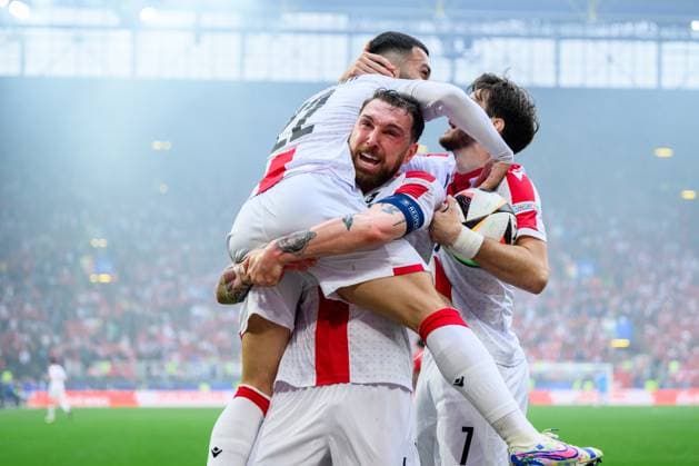Sport Themen der Woche KW25 240618 Georges Mikautadze of Georgia celebrate with Guram Kashia anf Khvicha Kvaratskhelia after scoring 1-1 during the UEFA EURO, EM, Europameisterschaft,Fussball 2024 Football Championship match between Türkiye and Georgia on June 18, 2024 in Dortmund. Photo: Jesper Zerman BILDBYRAN kod JZ JZ0541 fotboll football soccer fotball fotbolls-em europamästerskap em uefa euro uefa european football championship euro 2024 türkiye georgien georgia bbeng turkiet turkey jubel *** 240618 Georges Mikautadze of Georgia celebrate with Guram Kashia anf Khvicha Kvaratskhelia after scoring 1 1 during the UEFA Euro 2024 Football Championship match between Türkiye and Georgia on June 18, 2024 in Dortmund Photo Jesper Zerman BILDBYRAN kod JZ JZ0541 fotboll football soccer fotballs em europamästerskap em uefa euro uefa european football championship euro 2024 türkiye georgien georgia bbeng turkiet turkey jubel  Copyright: JESPERxZERMAN BB240618JZ178