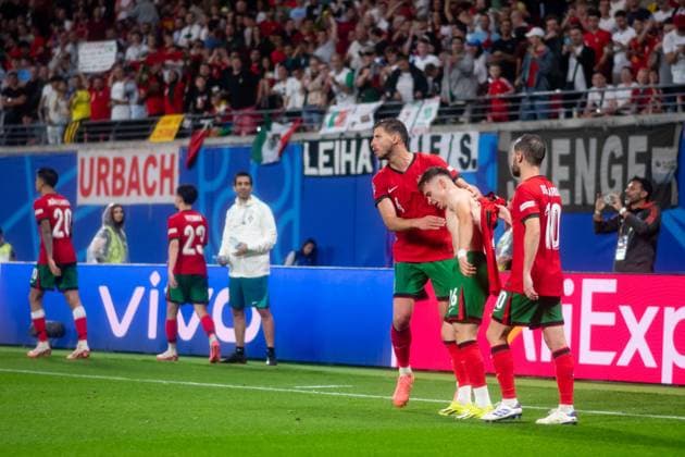 Francisco Fernandes Da Conceicao (Portugal, 26), Ruben Dias (Portugal, 04), Bernardo Mota Veiga De Carvalho E Silva (Portugal, 10) jubeln ueber das Tor zum 2:1, GER, Portugal (POR) vs Czech Republic (CZE), Fussball Europameisterschaft, UEFA EURO, EM, Europameisterschaft,Fussball 2024, Gruppe F, 1. Spieltag, 18.06.2024 GER, Portugal (POR) vs Czech Republic (CZE), Fussball Europameisterschaft, UEFA EURO 2024, Gruppe F, 1. Spieltag, 18.06.2024 Leipzig Copyright: xEibner-Pressefoto Memmlerx EP_MMR