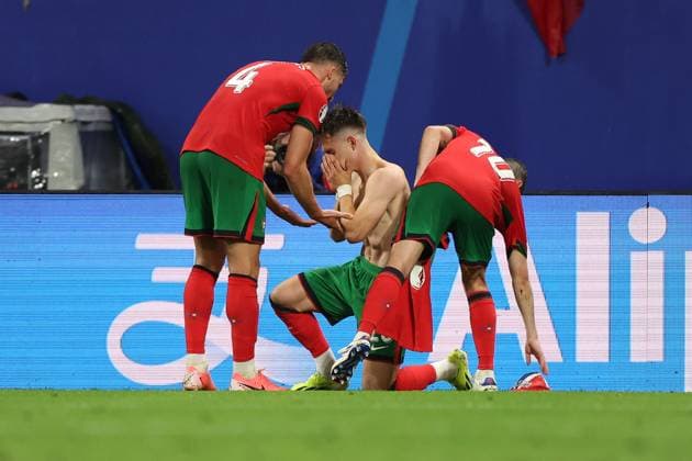 Leipzig Stadium Leipzig, Tuesday, June 18, 2024 UEFA EURO, EM, Europameisterschaft,Fussball 2024 Germany, Group F stage Matchday 1 Group F Portugal - Czechia, Ruben Dias (Portugal), Francisco Conceicao (Portugal) weint, Bernardo Silva (Portugal), Torjubel, Goal celebration, celebrate the goal Copyright: JoaquimxFerreira