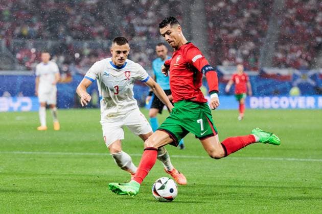 UEFA EURO 2024: Portugal - Tschechien; 18.06.2024 Zweikampf Tomas Holes (Tschechien, 3), Cristiano Ronaldo dos Santos Aveiro (Portugal, 7) UEFA EURO 2024: Portugal - Tschechien; Leipzig Stadium, Leipzig am 18.06.2024 Copyright: xBEAUTIFULxSPORTS Wunderlx
