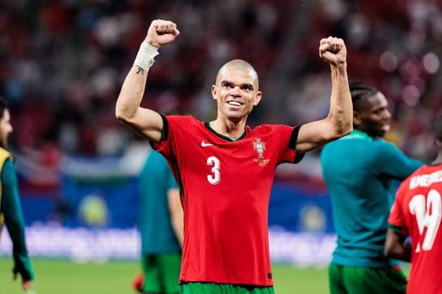 UEFA EURO 2024: Portugal - Tschechien; 18.06.2024 Kepler Laveran de Lima Ferreira Pepe (Portugal, 3) jubelt nach Abpfiff Richtung Fans UEFA EURO 2024: Portugal - Tschechien; Leipzig Stadium, Leipzig am 18.06.2024 Copyright: xBEAUTIFULxSPORTS Wunderlx