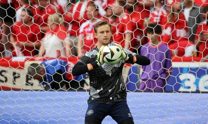 16.06.24 Slowenien - Dänemark Deutschland, Stuttgart, 16.06.2024, Fussball, UEFA EURO, EM, Europameisterschaft,Fussball 2024, Slowenien - Dänemark (1:1): Frederik Rönnow (Dänemark).
