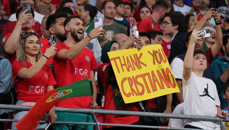Plakat der Potugalfans thank you Cristiano Ronaldo Fußball Fussball Europameisterschaft Euro 2024 EM Herren Saison 2023 2024 18.06.2024 Portugal POR vs. Tschechien CZE in Leipzig DFL regulations prohibit any use of photographs as image sequences and or quasi-video.