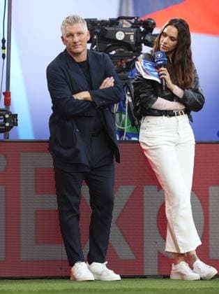 Sport Bilder des Tages - Portugal v Czech Republic, UEFA EURO, EM, Europameisterschaft,Fussball 2024, Group Stage, Group F, Football Stadium Leipzig, RedBull Arena, Leipzig, Germany - 18th June 2024. Bastian Schweinsteiger former Germany & Bayer Munich footballer & WDR Presenter Esther Sedlaczek. - Portugal v Czech Republic, UEFA Euro 2024, Group Stage, Group F, Football Stadium Leipzig, RedBull Arena, Leipzig, Germany - 18th June 2024. Leipzig, Football Stadium Leipzig RedBull Arena Germany Copyright: xDanxWeirx CP_Portugal_Czechia_28