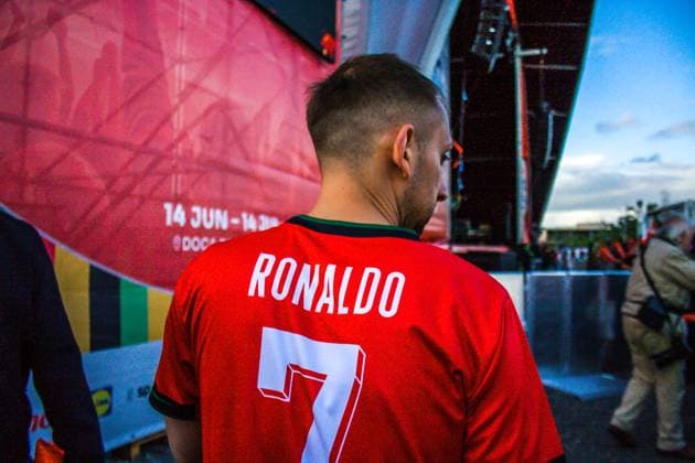 People Meet At Euro Village, In Lisbon, To Watch Portugal X Czech. At 8 p.m. in Lisbon, Portugal, on June 18, Tuesday, people are gathering in Euro Village to watch the first match of Portugal in the UEFA EURO, EM, Europameisterschaft,Fussball LISBON Portugal  Copyright: xLucasxNevesx originalFilename:neves-peopleme240618_npJ9V.jpg
