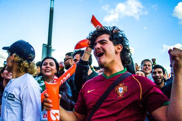 People Meet At Euro Village, In Lisbon, To Watch Portugal X Czech. At 8 p.m. in Lisbon, Portugal, on June 18, Tuesday, people are gathering in Euro Village to watch the first match of Portugal in the UEFA EURO, EM, Europameisterschaft,Fussball LISBON Portugal  Copyright: xLucasxNevesx originalFilename:neves-peopleme240618_npU5F.jpg