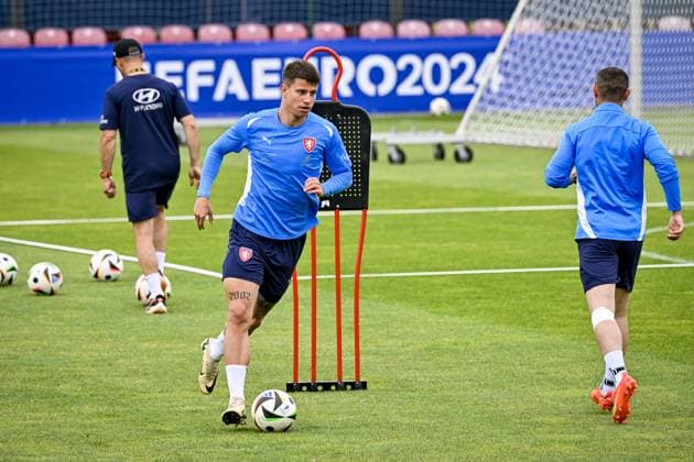 The Czech national football team prepares after the opening match of the European Championship, EM, Europameisterschaft against Portugal within the European Football Championships, in Leipzig, Germany, June 19, 2024. Adam Hlozek (centre). (CTKxPhoto VitxSimanek) CTKPhotoP2024061904208  CTKPhotoP2024061904208