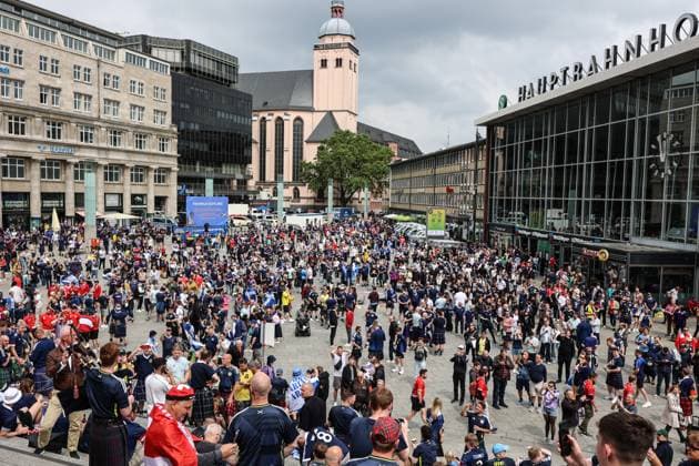 Schottland Fans (Tartan Army, Bravehearts) in Köln 19. Juni 2024. Schottland Fans (Tartan Army, Bravehearts) in Köln vor dem Spiel der schottischen Nationalmannschaft gegen die Schweiz am 19. Juni 2024.