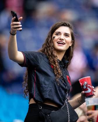 UEFA EURO, EM, Europameisterschaft,Fussball 2024: Albanien - Kroatien; 19.06.2024 Frau, Fan von Albanien. UEFA EURO 2024: Albanien - Kroatien; Volksparkstadion, Hamburg; 19.06.2024 Copyright: xBEAUTIFULxSPORTS Buriakovx