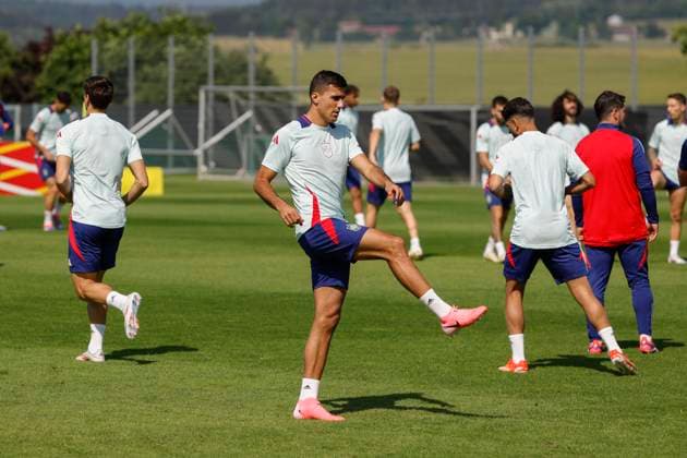 Spain s player Rodrigo Hernández attends a training session of the Spanish national team, Nationalteam held in Donaueschingen, Germany, 19 June 2024. Spain will face Italy in a Euro2024 soccer match on 20 June. Training session of Spain !ACHTUNG: NUR REDAKTIONELLE NUTZUNG!  Copyright: xJJxGuillenx GRAF3059 20240619-55013914172_1