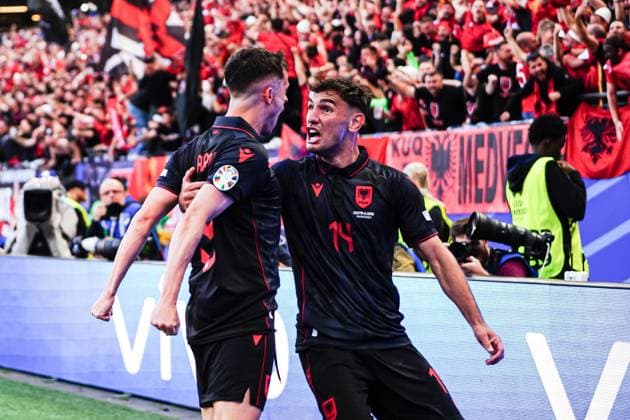 Torjubel Jubel Albanien nach Tor zum 0:1 per Kopfball Qazim Laci (Albanien, 14) GER, Kroatien vs. Albanien, Fussball Europameisterschaft, UEFA EURO, EM, Europameisterschaft,Fussball 2024, Spieltag 2, 19.06.2024 GER, Kroatien vs. Albanien, Fussball Europameisterschaft, UEFA Euro 2024, Spieltag 2, 19.06.2024 Hamburg Copyright: xEibner-Pressefoto MarcelxvonxFehrnx EP_MFN