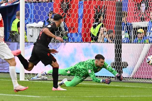 GER, Euro 2024, Group B, Kroatien (HRV) vs Albanien (ALB) 19.06.2024, Volksparkstadion, GER, Euro 2024, Group B, Kroatien (HRV) vs Albanien (ALB) im Bild Qazim Laçi (ALB 14) schiesst das Tor zum 1-0 fuer Albanien vorbei an Torhueter Dominik Livakovic(HRV 01)